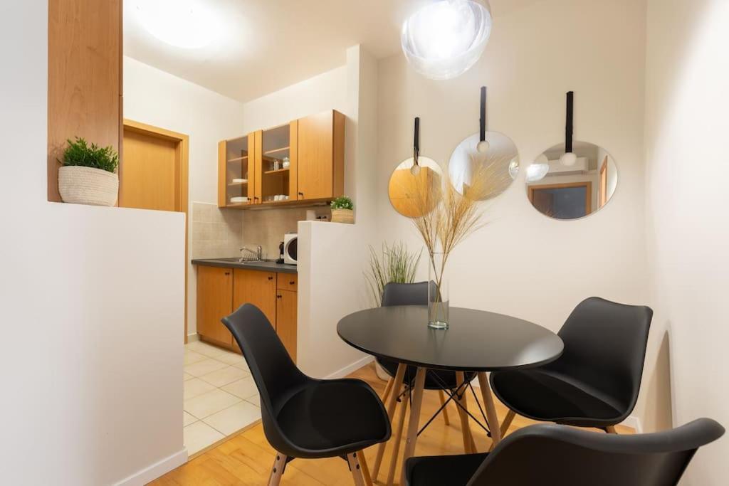 Apartman S22 *